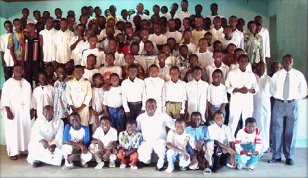 Photo des éléves et du personnel du Petit Séminaire saint Tarcisius de Diébougou pour l'année scolaire 2008-2009 Photo des éléves et du personnel du Petit Séminaire saint Tarcisius de Diébougou pour l'année scolaire 2008-2009