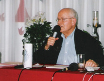 Monsieur l'abbé Michel Stein s'adressant à une rencontre des Équipes Notre-Dame Région du Canada. Monsieur l'abbé Michel Stein s'adressant à une rencontre des Équipes Notre-Dame Région du Canada.