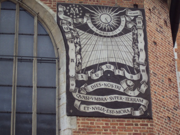 "Nos jours passent comme l'ombre..." Cadran solaire de la cathédrale de Cracovie (Photo H. Giguère)