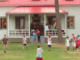 Petits séminaristes au jeu à Petit Cap (20 août 2010) Petits séminaristes au jeu à Petit Cap (20 août 2010)